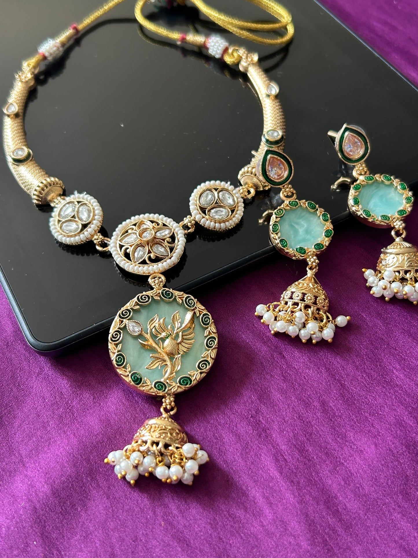 Light green necklace set