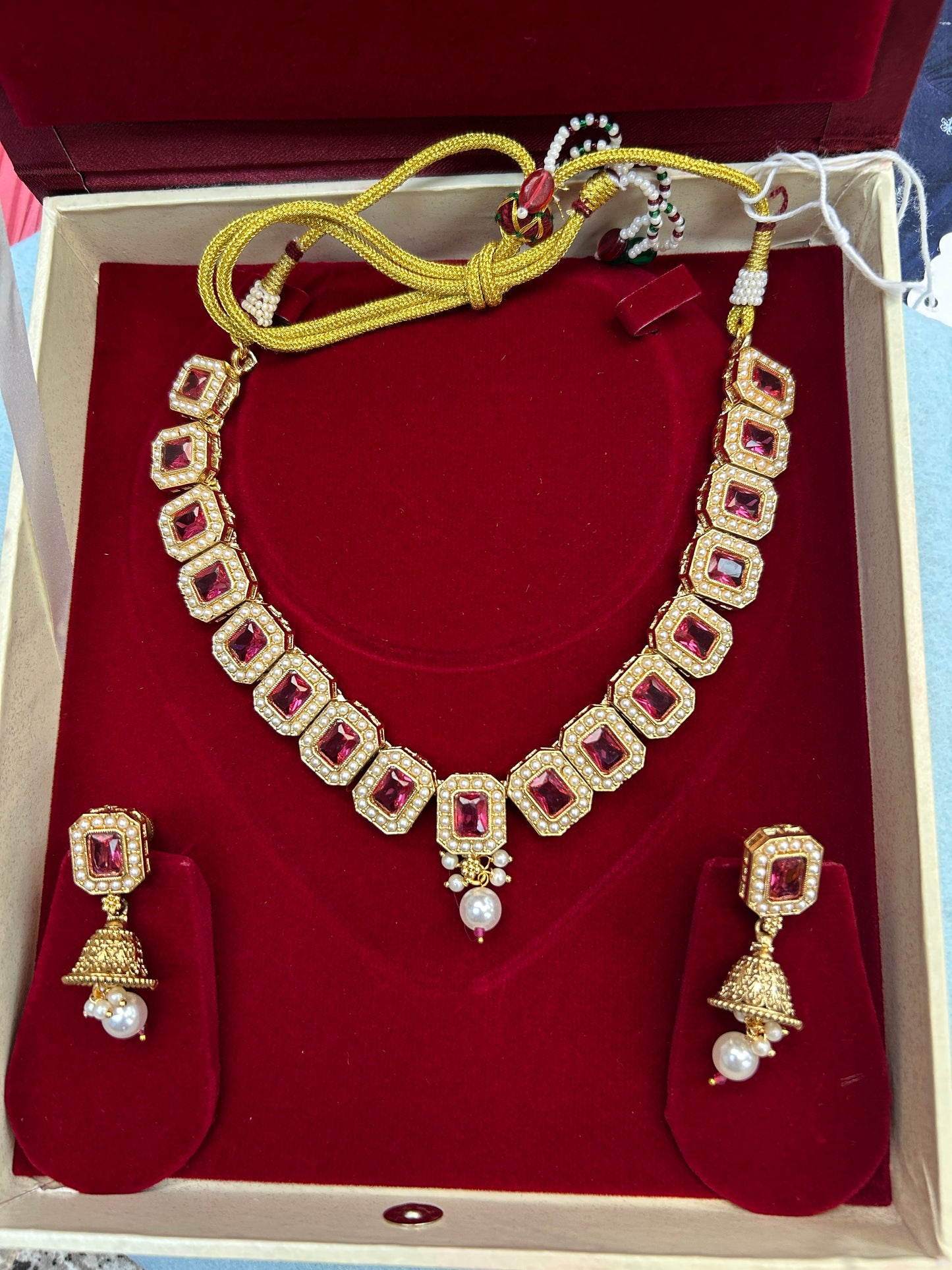 AD necklace set