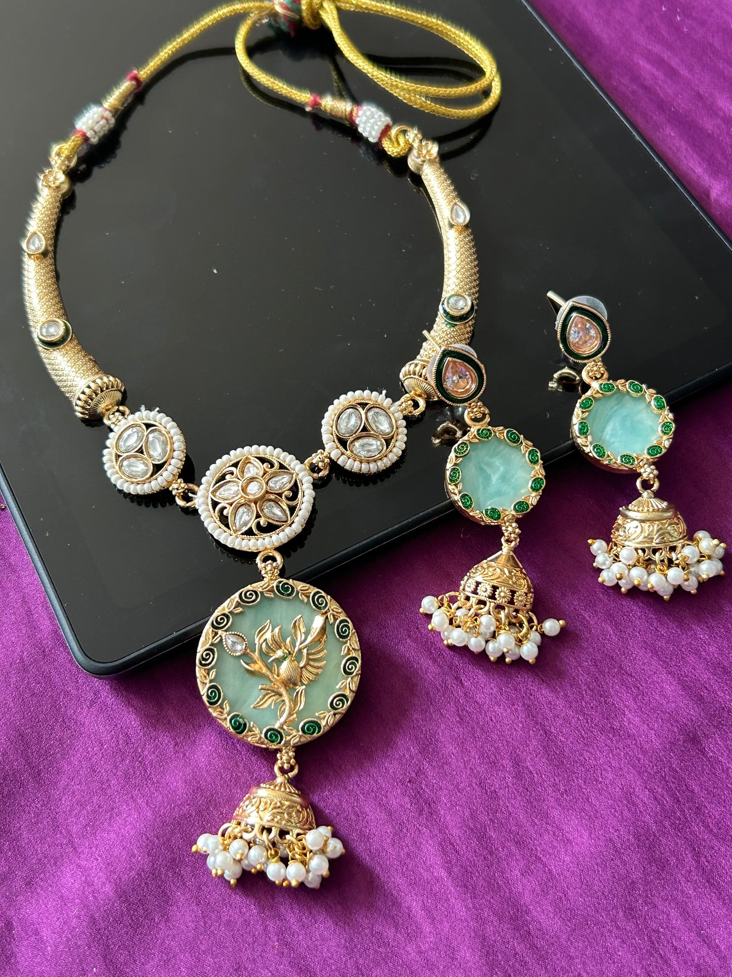 Light green necklace set
