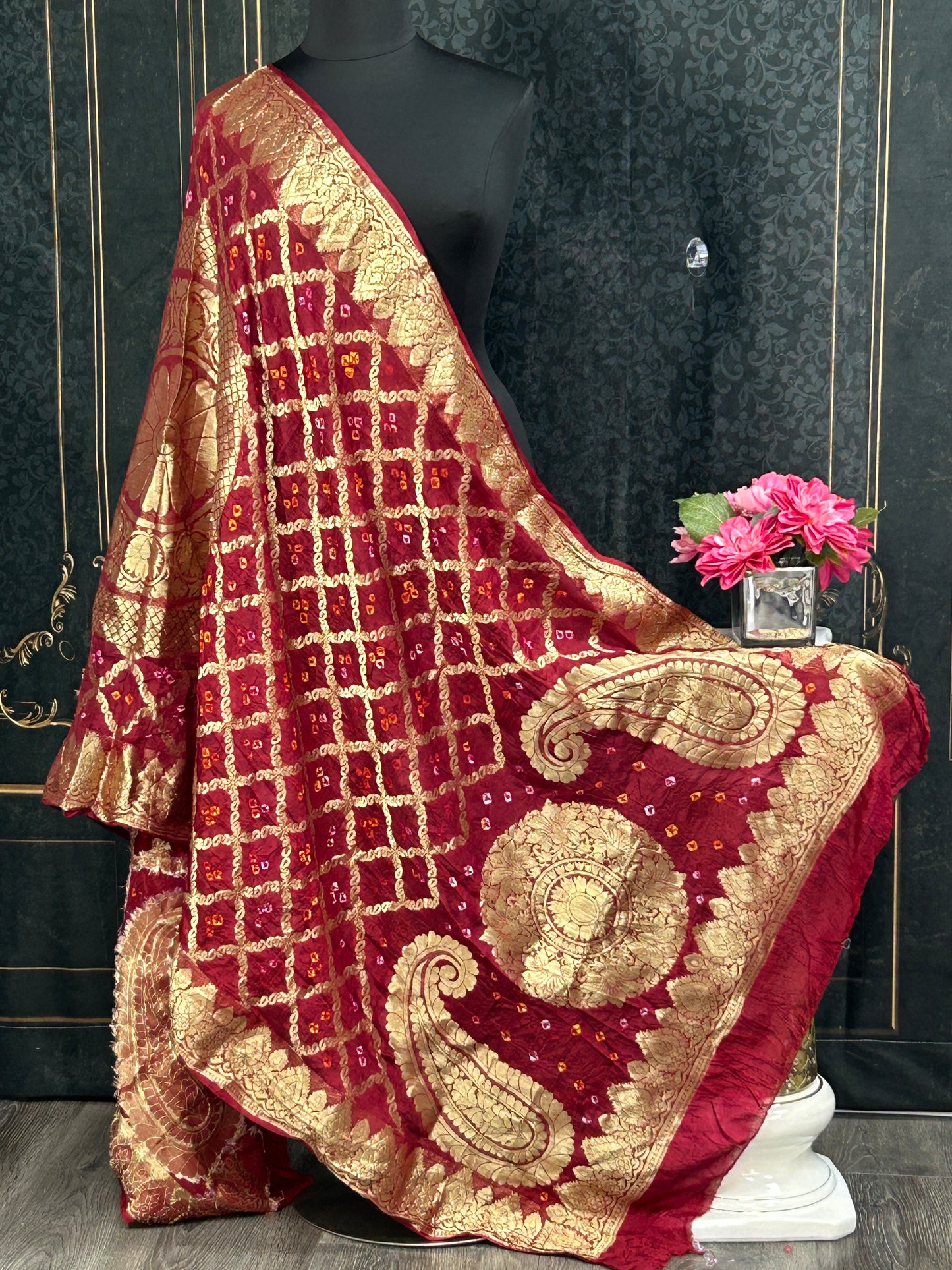 Maroon dupatta : gharchola