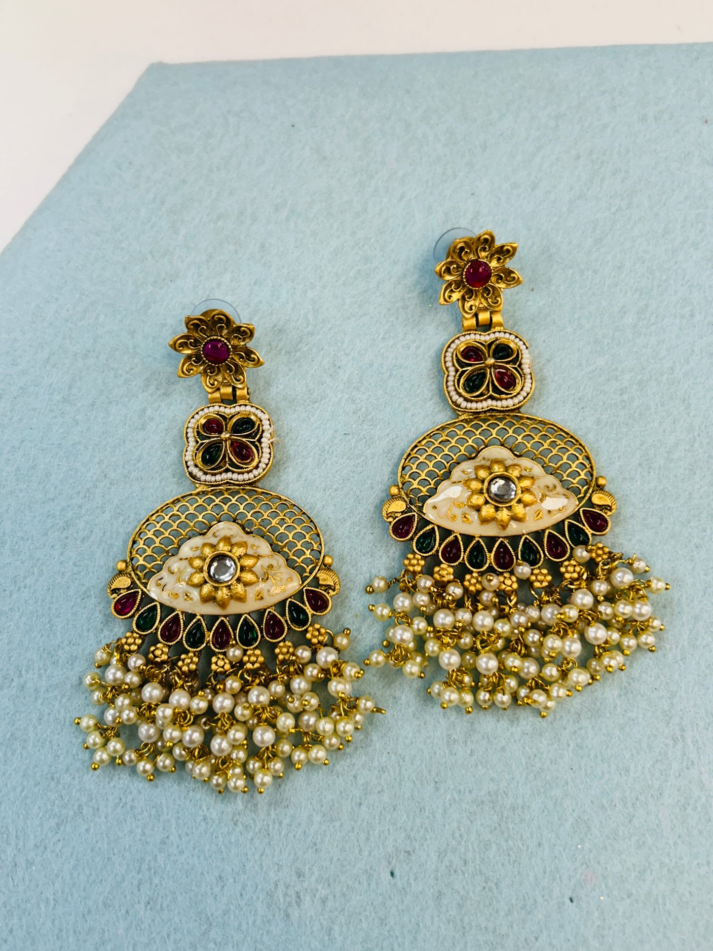Lightweight earrings