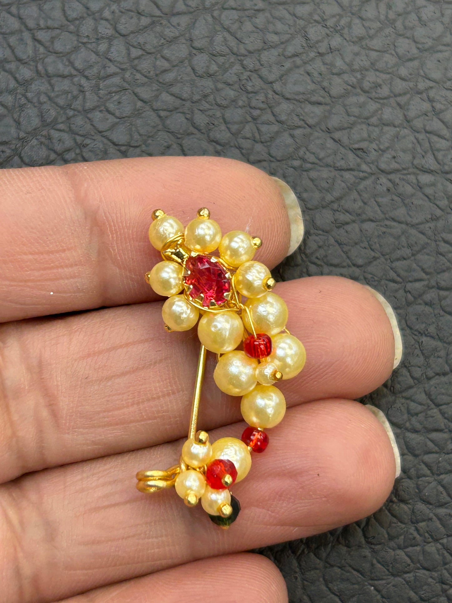 Maharashtrian Nath : nose pin