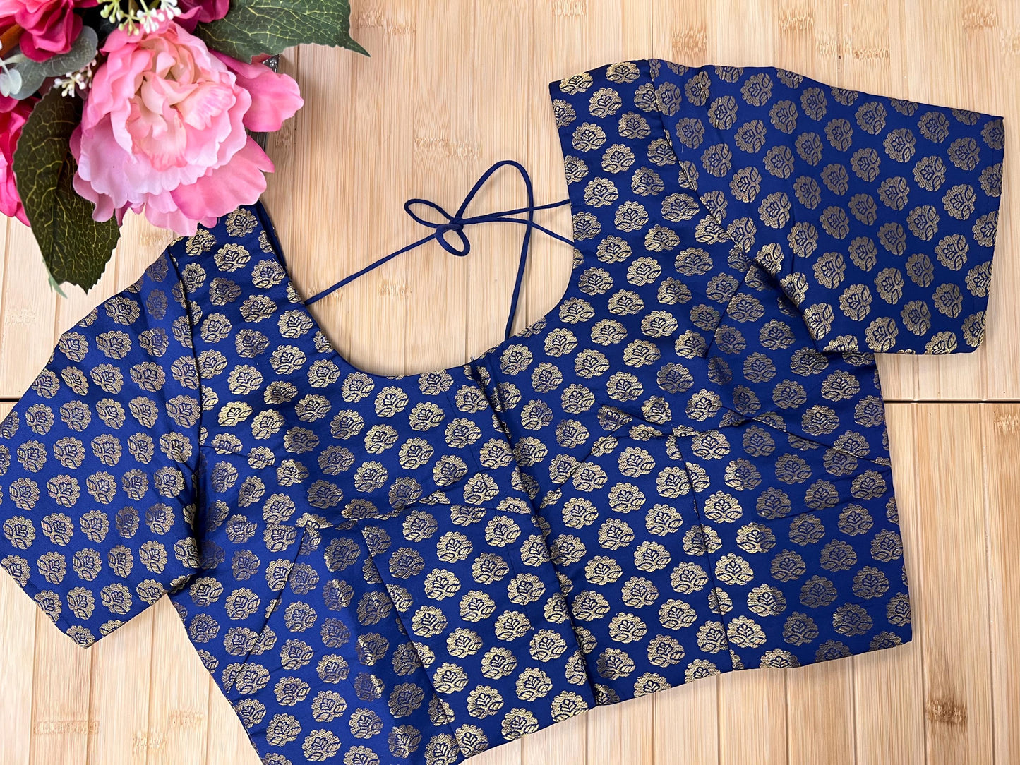 Front hook blouse : Navy blue