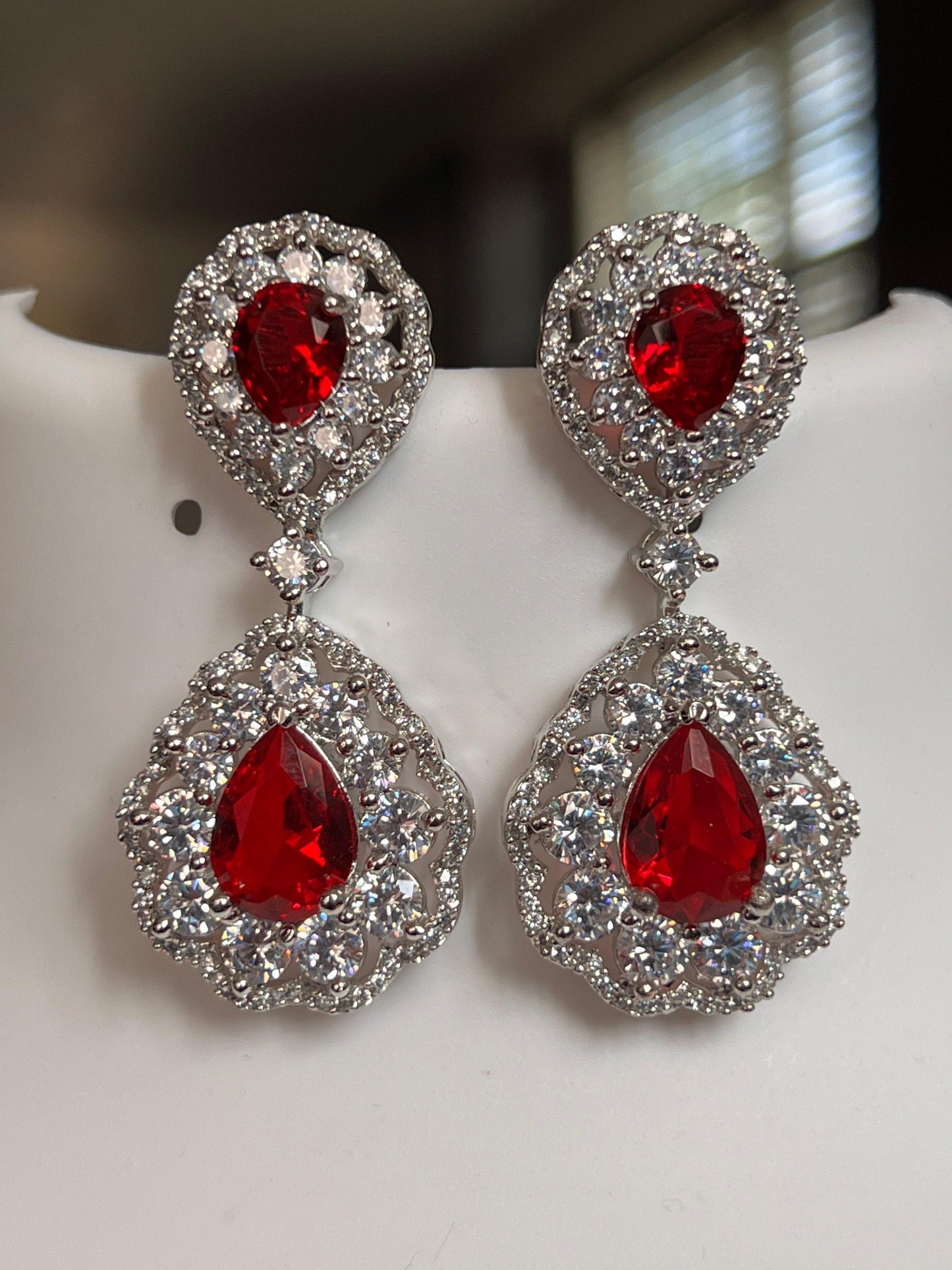 Korean stone earrings : Ruby