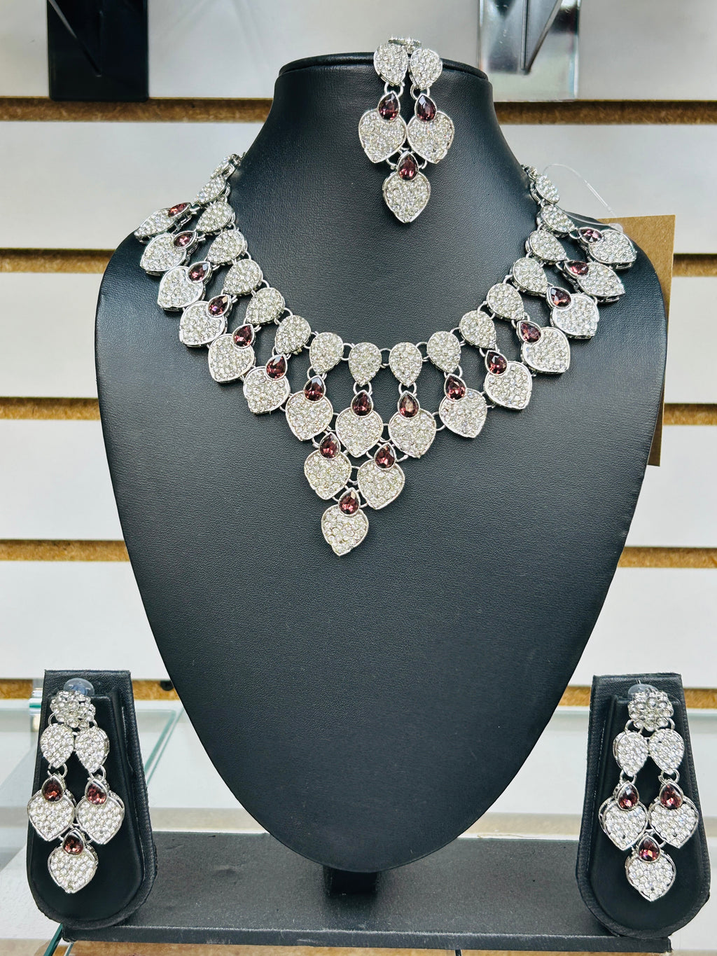 AD necklace set