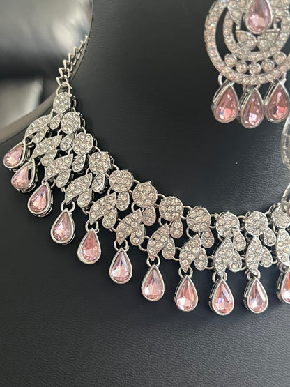 Pink elegance: necklace set