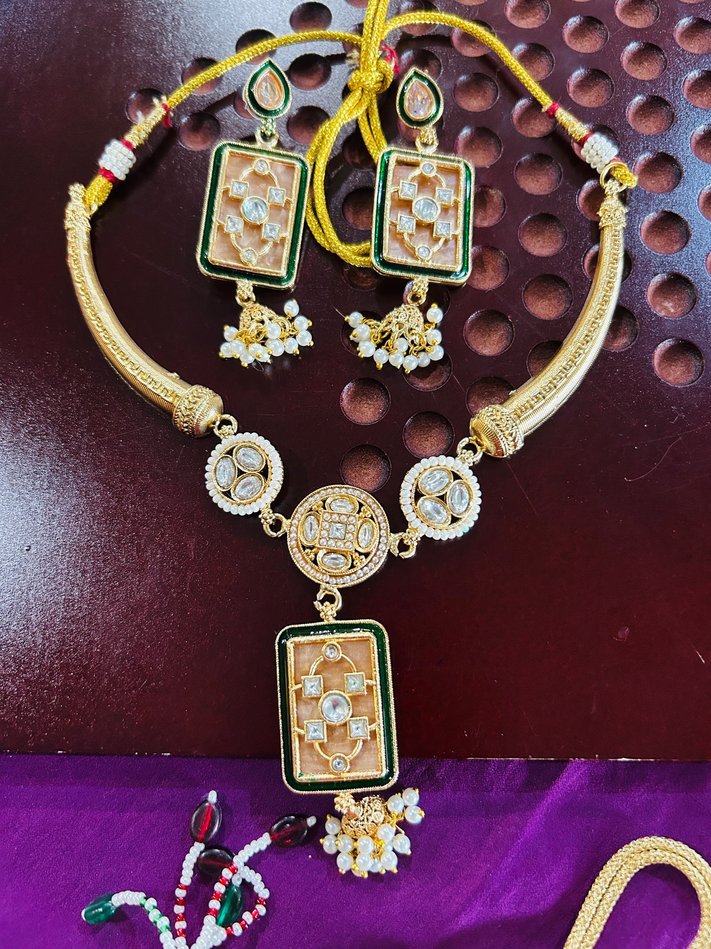 Choker necklace