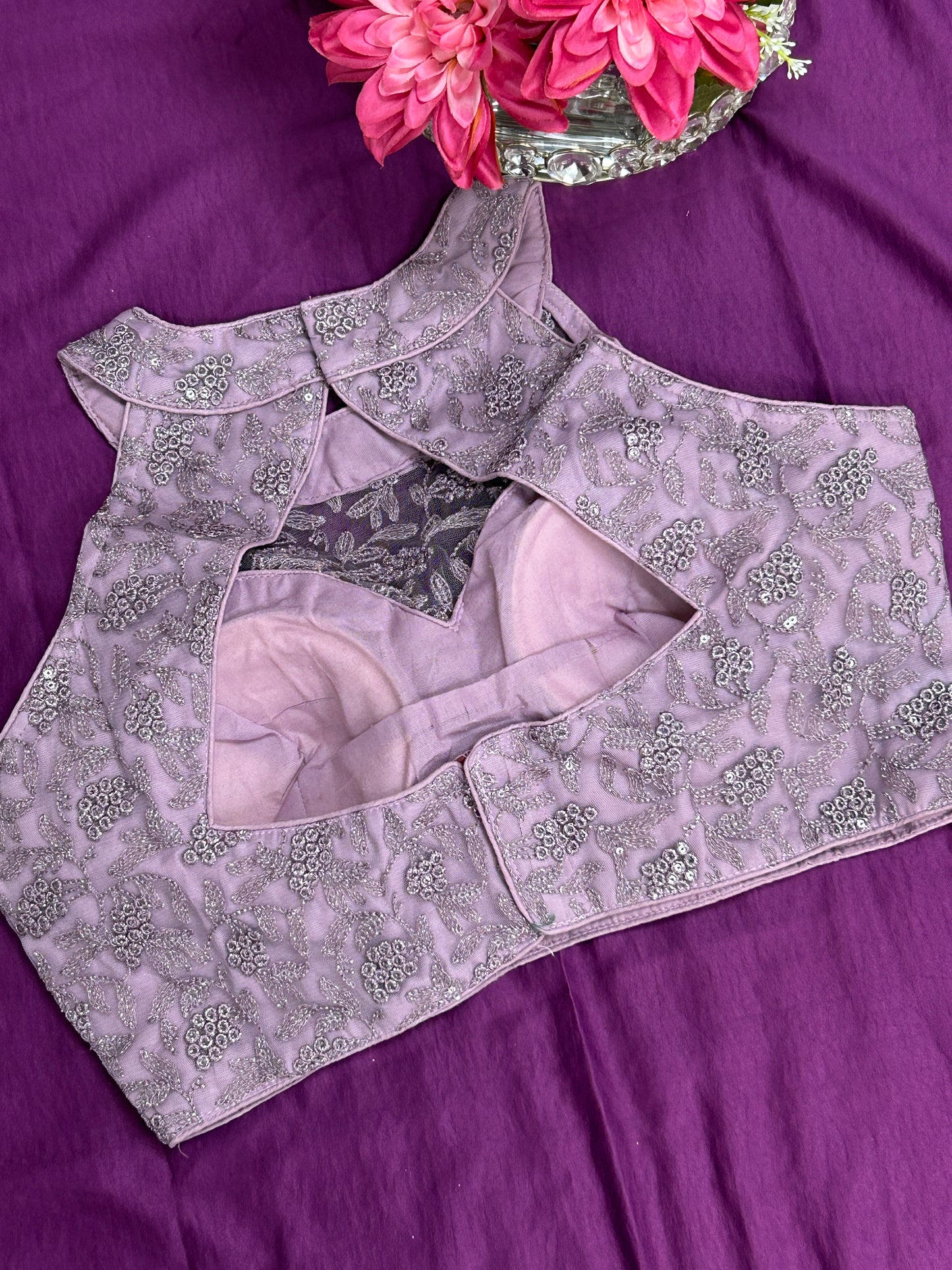 Onion pink : Halter neck embroidered blouse