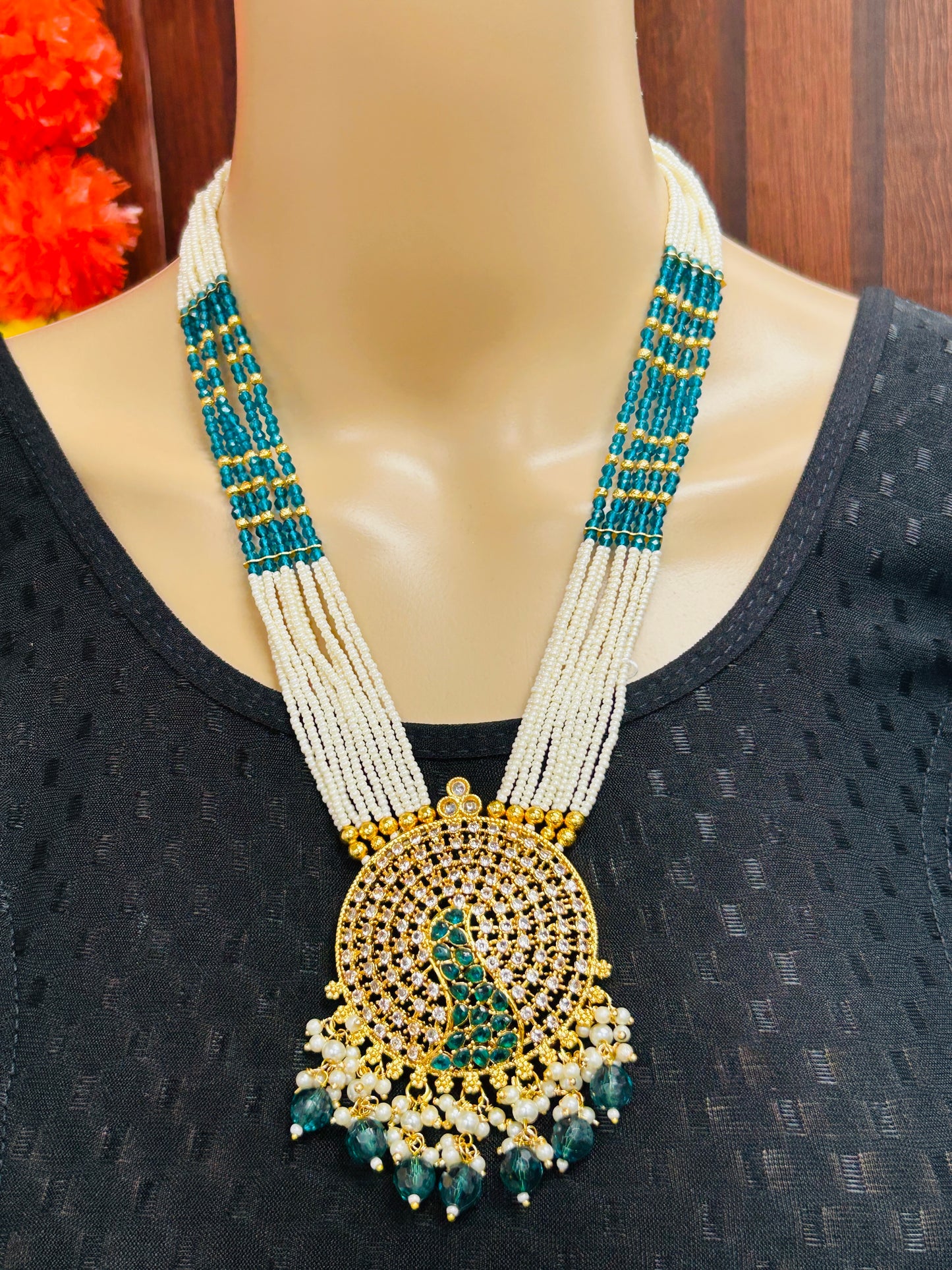 Pendant set with pearl necklace