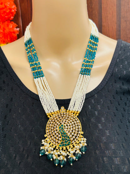 Pendant set with pearl necklace