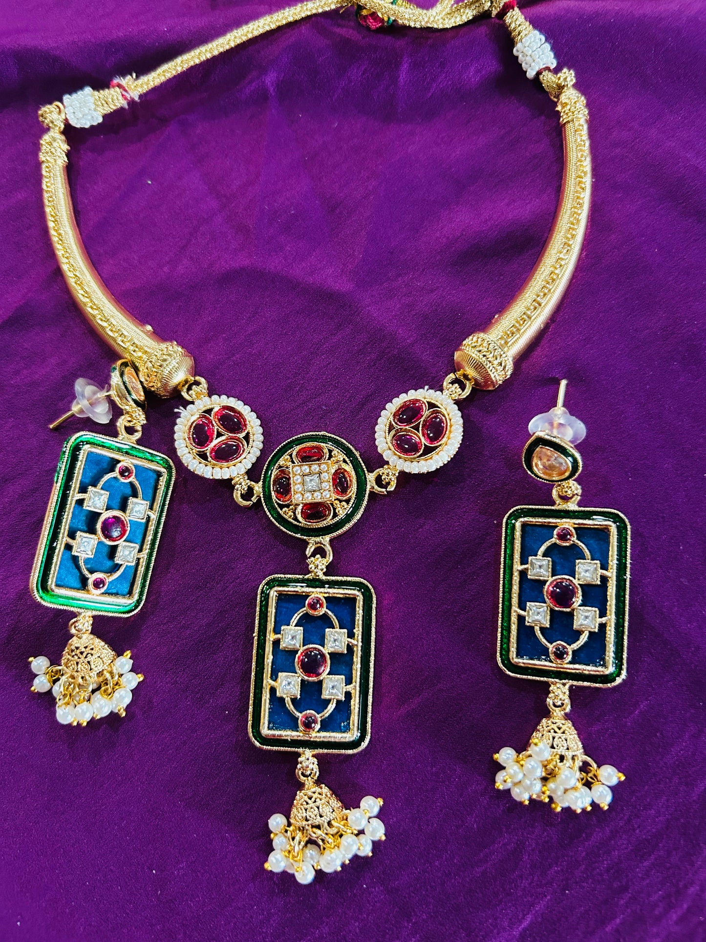 Choker necklace