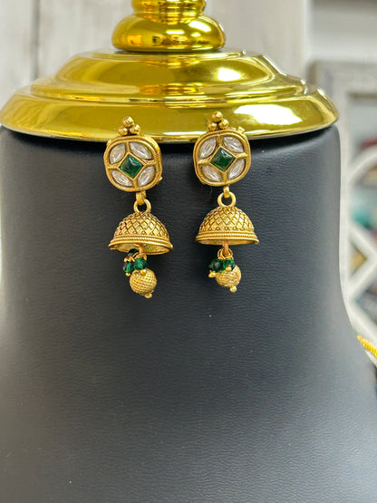 Gold polished necklace set