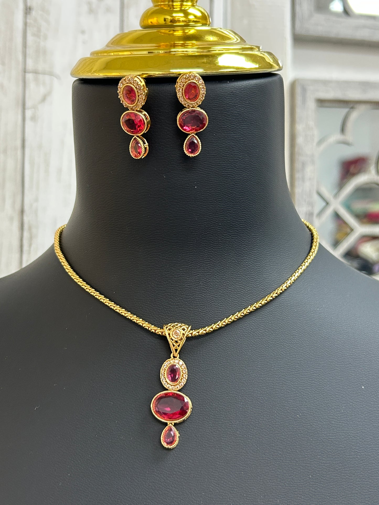 Pendant necklace set