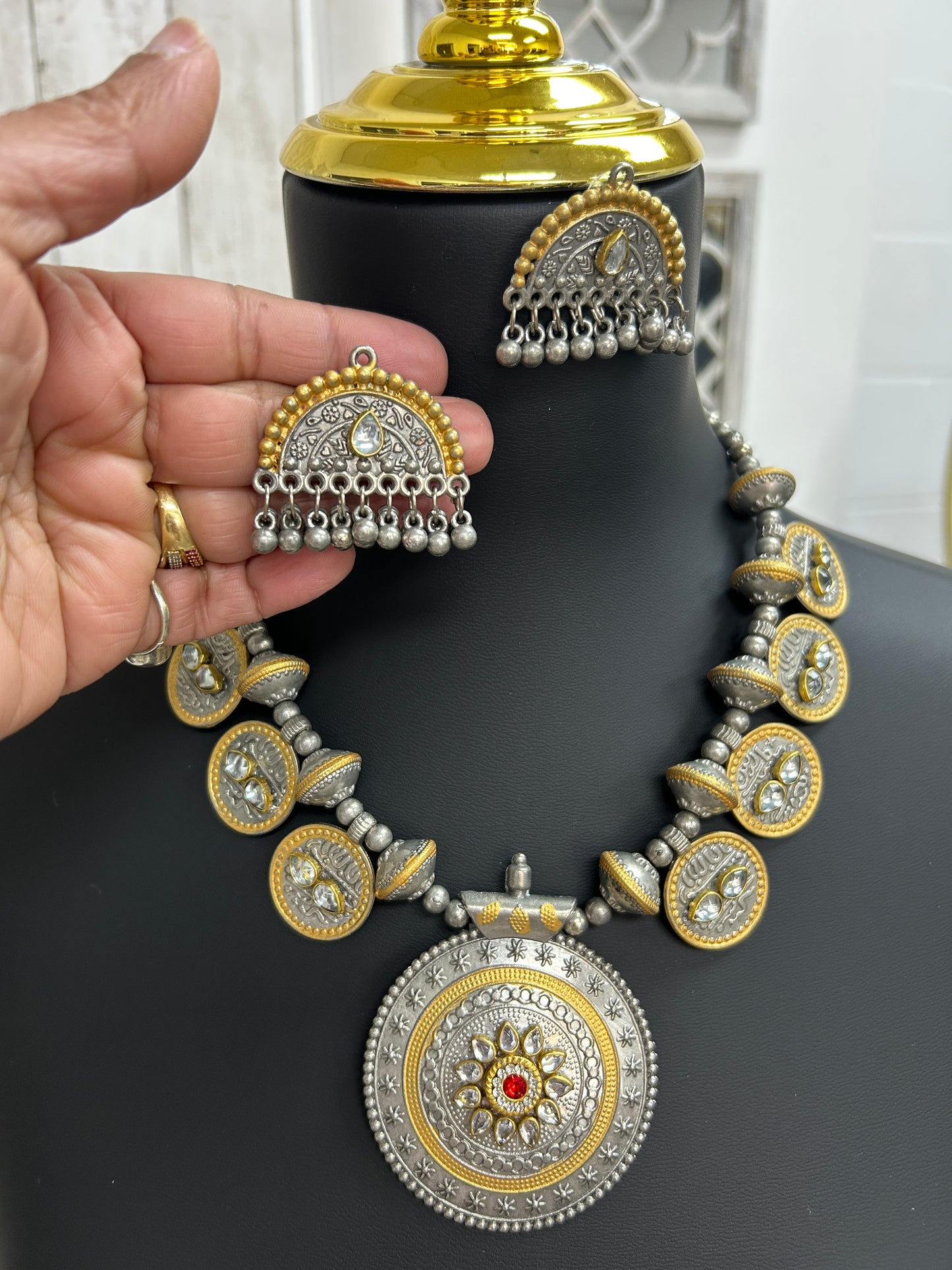 Dual tone oxidized necklace set