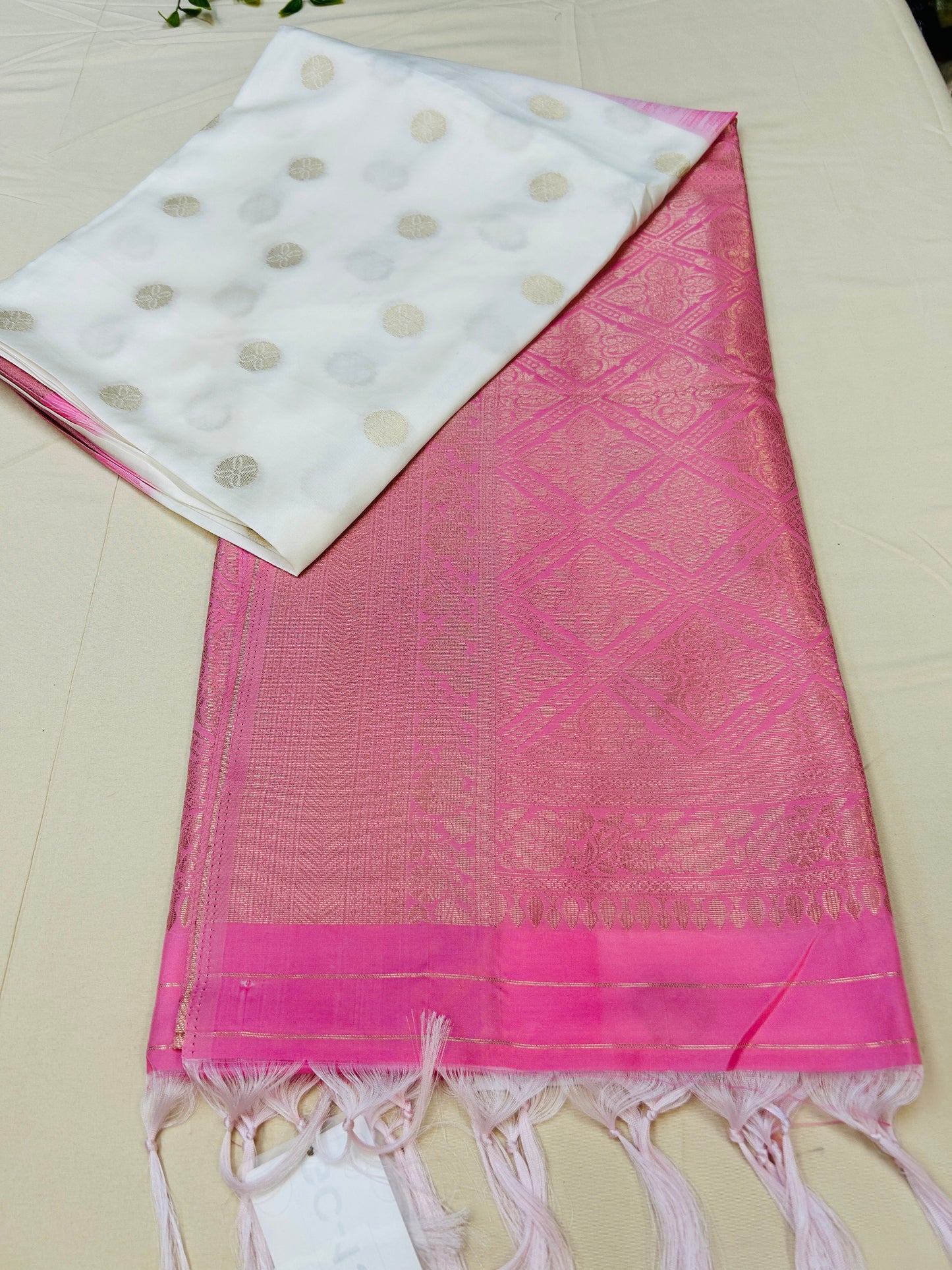 6131DA19-E08A-4D0C-B391-BE6A6EF1CB6F - Kurti Connection USA