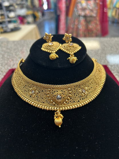 Golden choker set : one gram polish