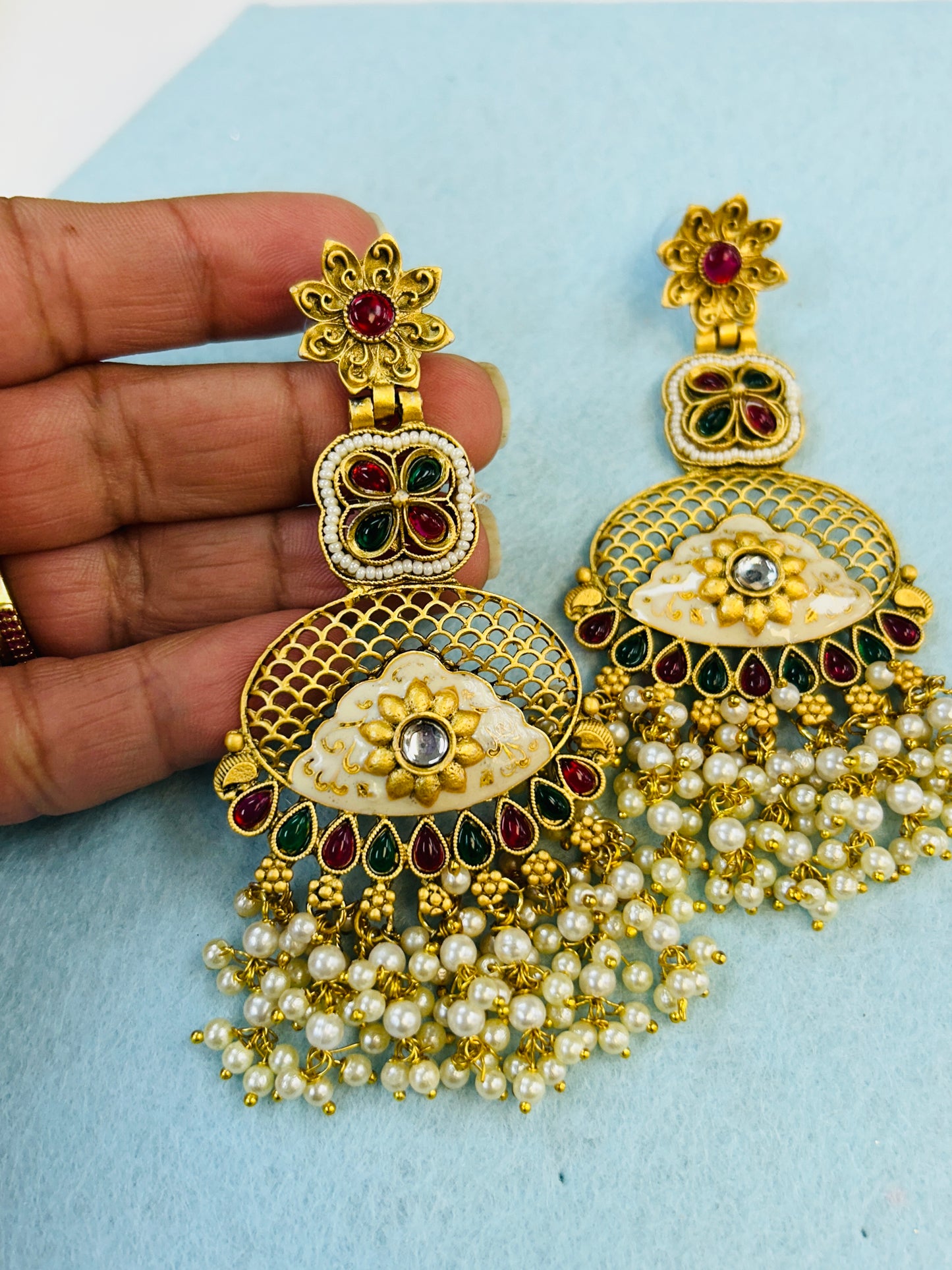 Lightweight earrings