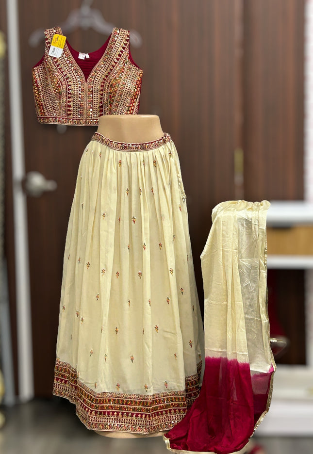 7FF79B23-F3ED-45D3-AB4D-46F3DE66B42F - Kurti Connection USA
