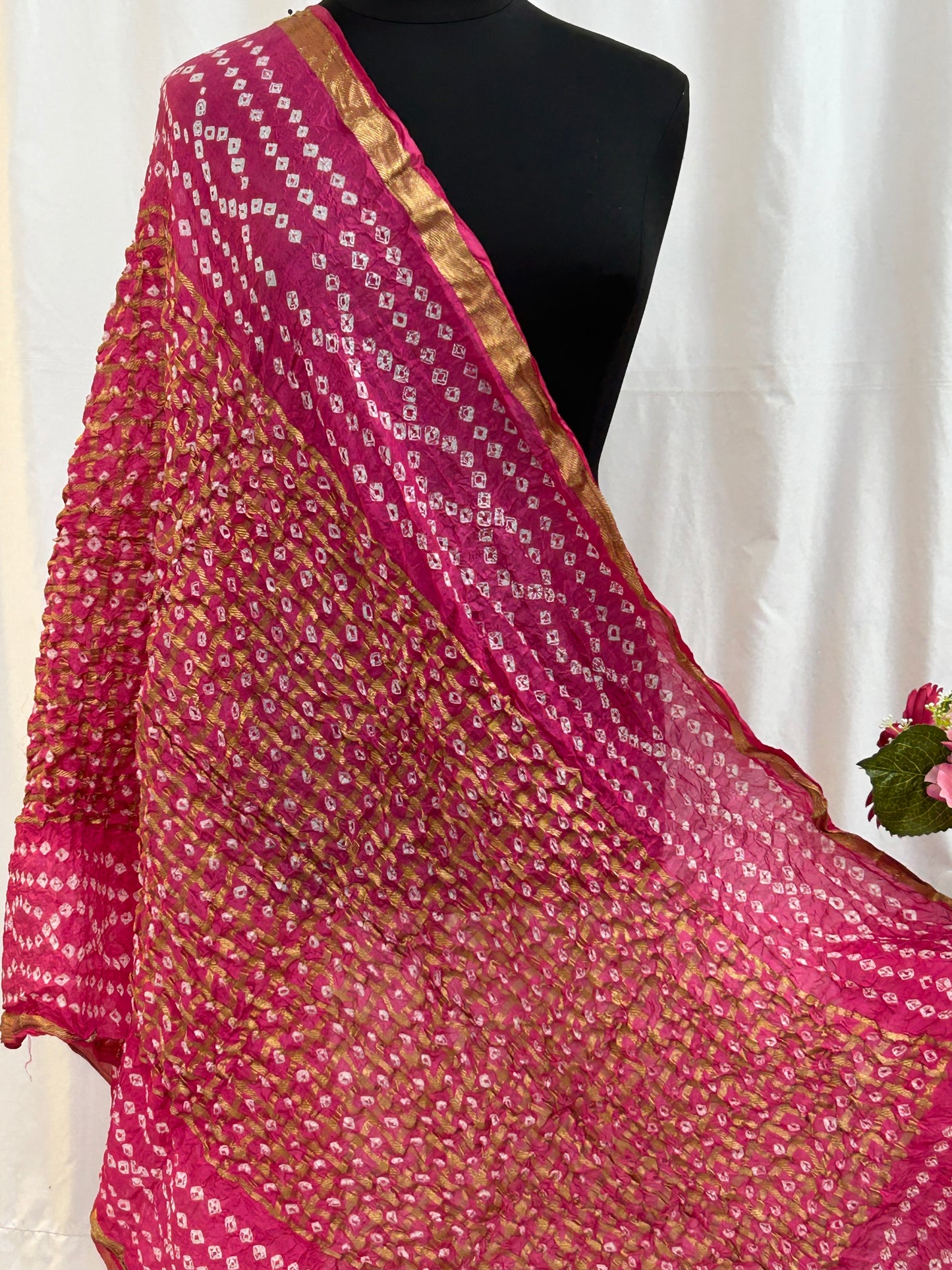 Pink Bandhani dupatta