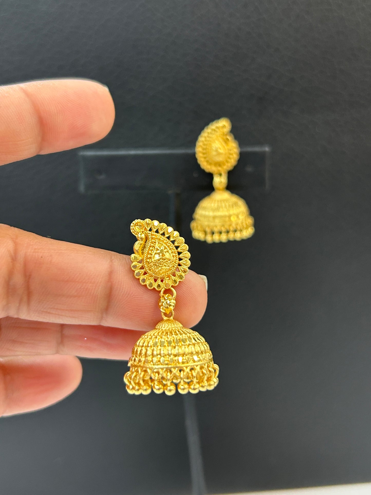 Screw back jhumki