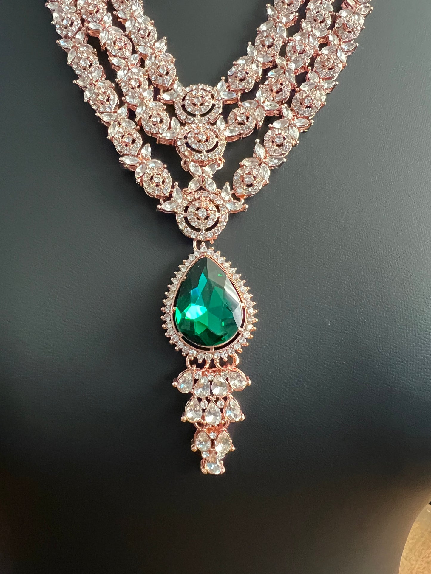 Royal look rose gold finish necklace set