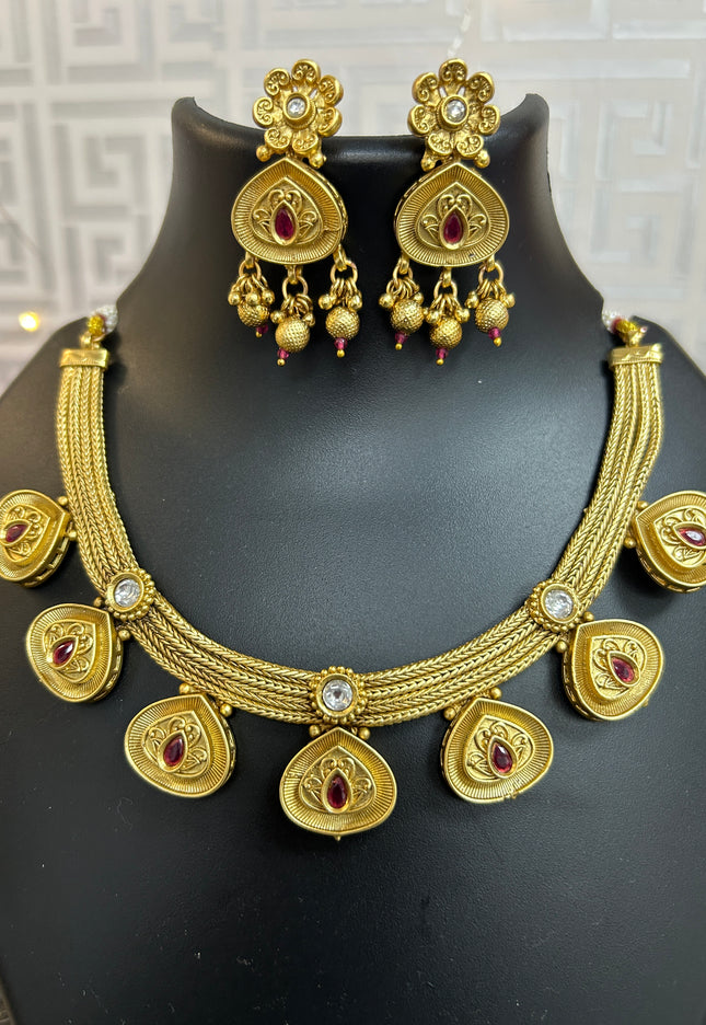 Antique gold finish necklace set