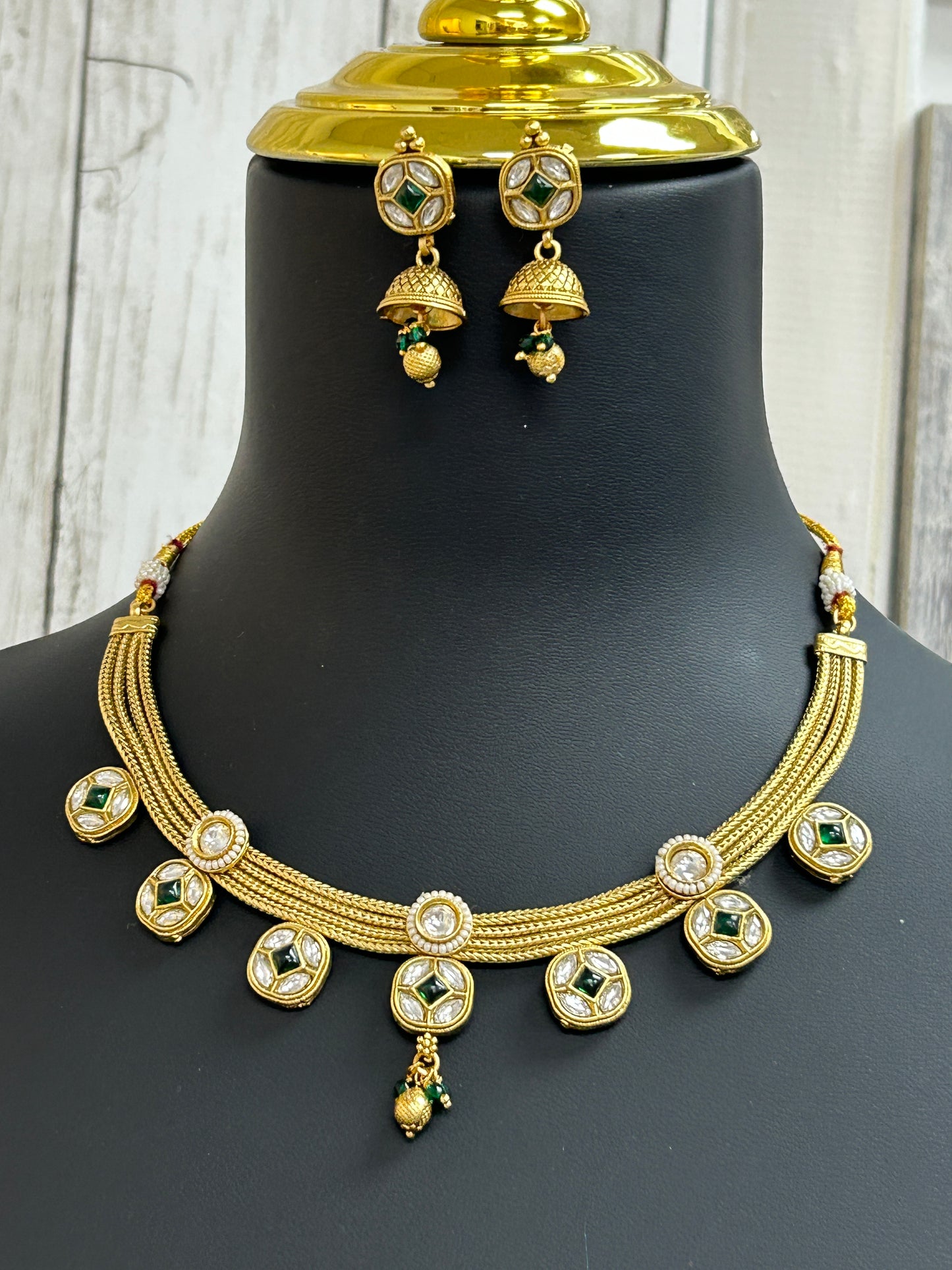 Gold polished necklace set