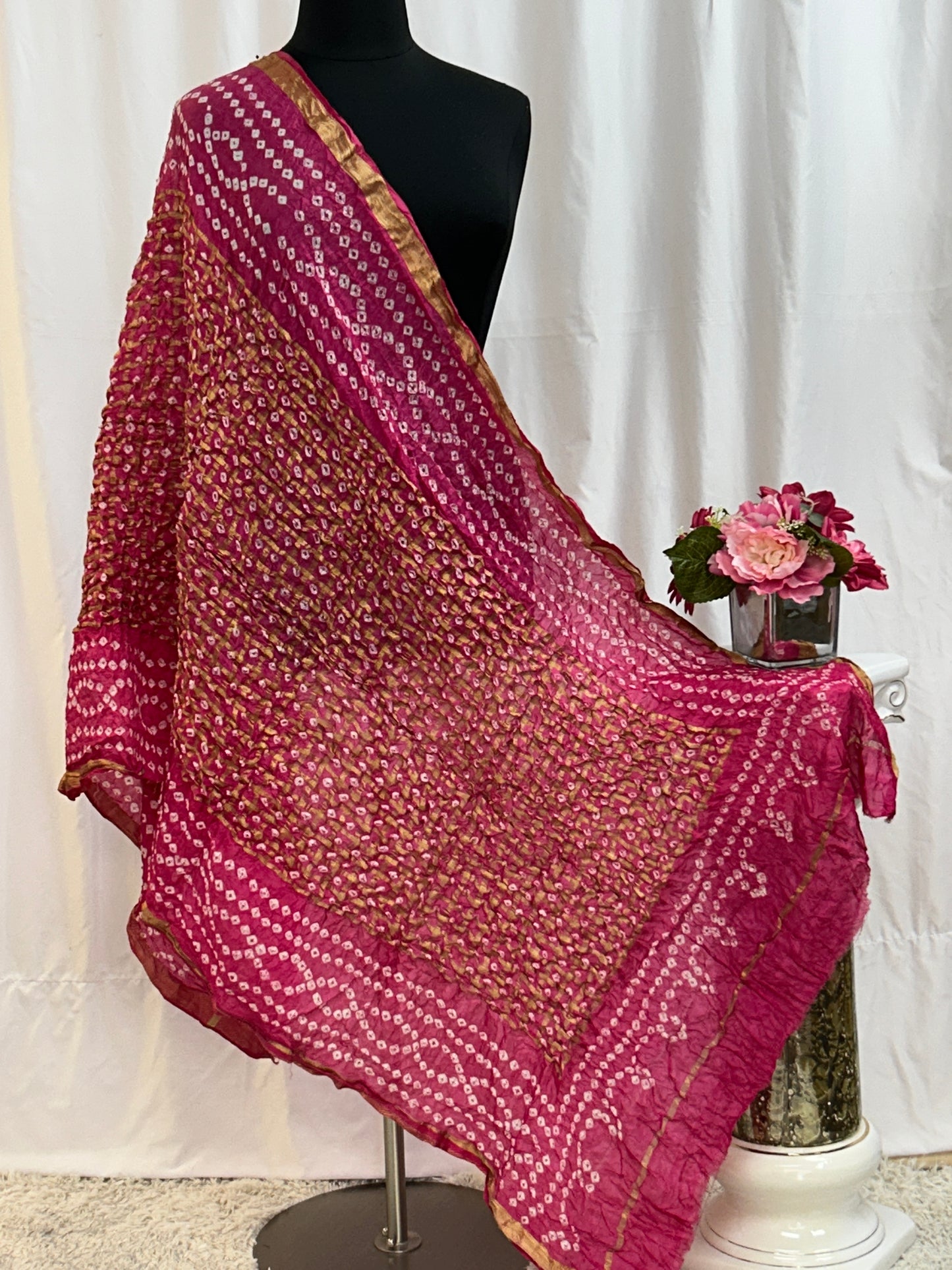 Pink Bandhani dupatta