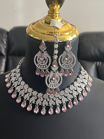 Pink elegance: necklace set