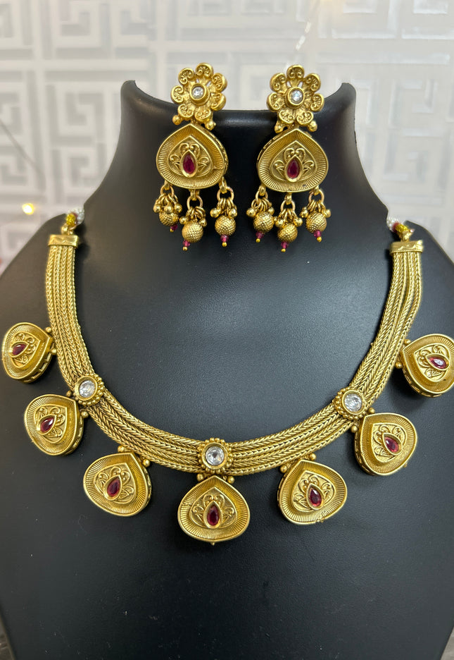 Antique gold finish necklace set
