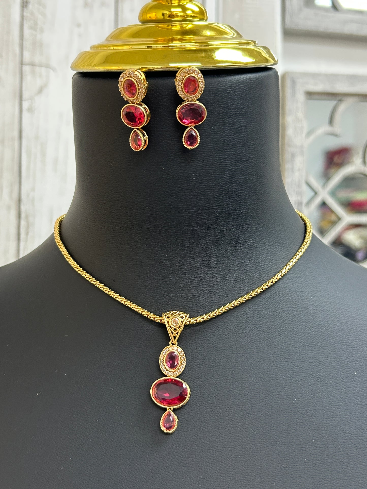 Pendant necklace set