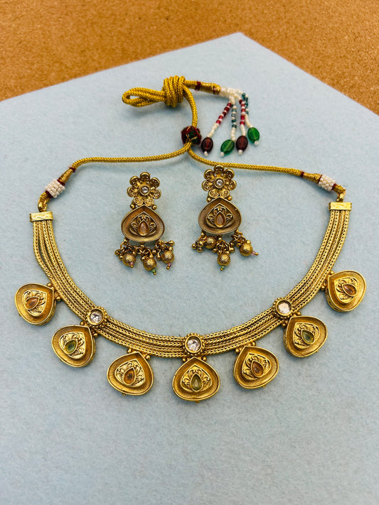 Gold look necklace set