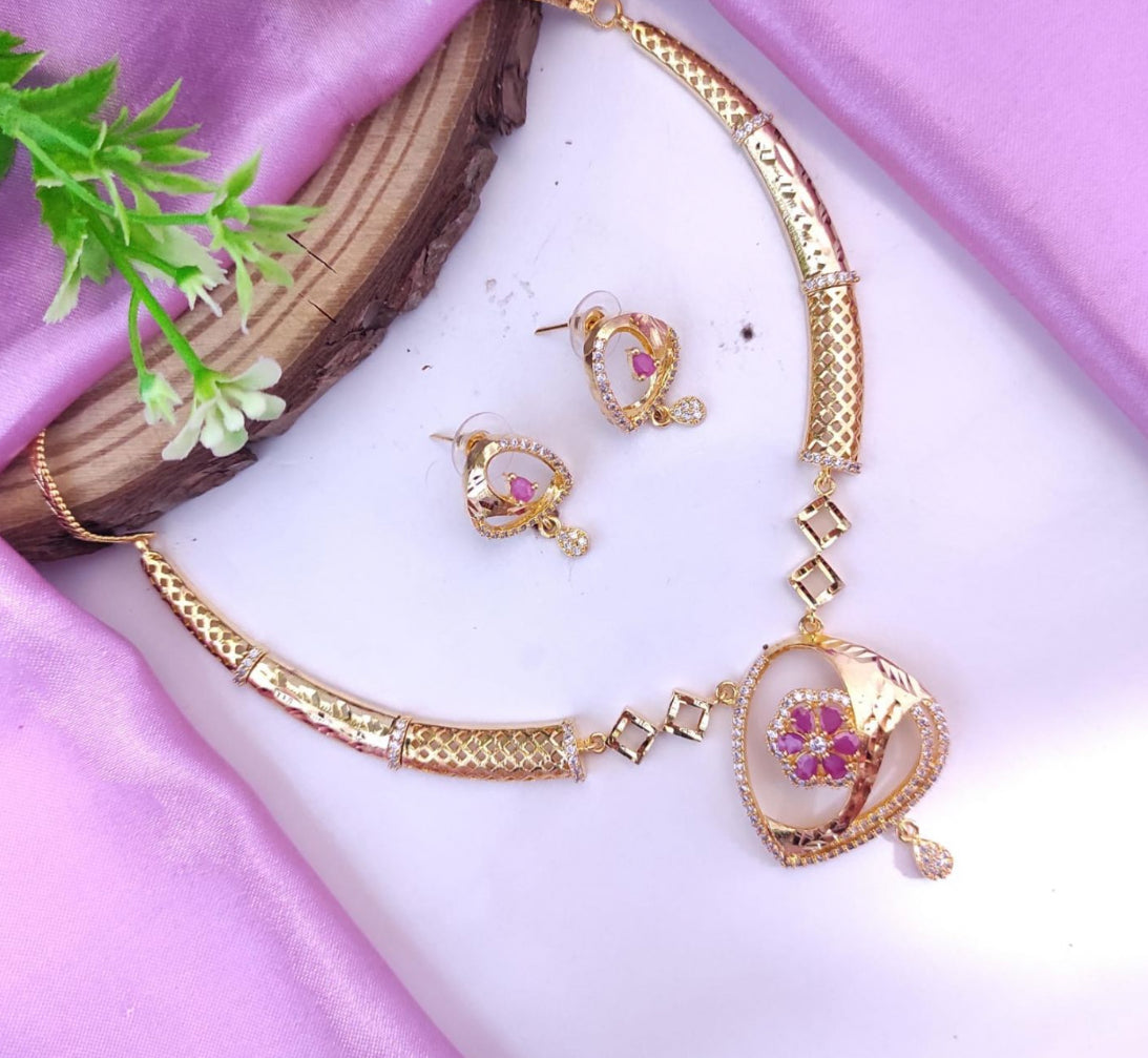 Lightweight gold lookalike necklace set