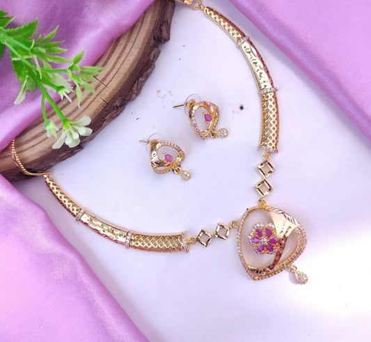 Lightweight gold lookalike necklace set