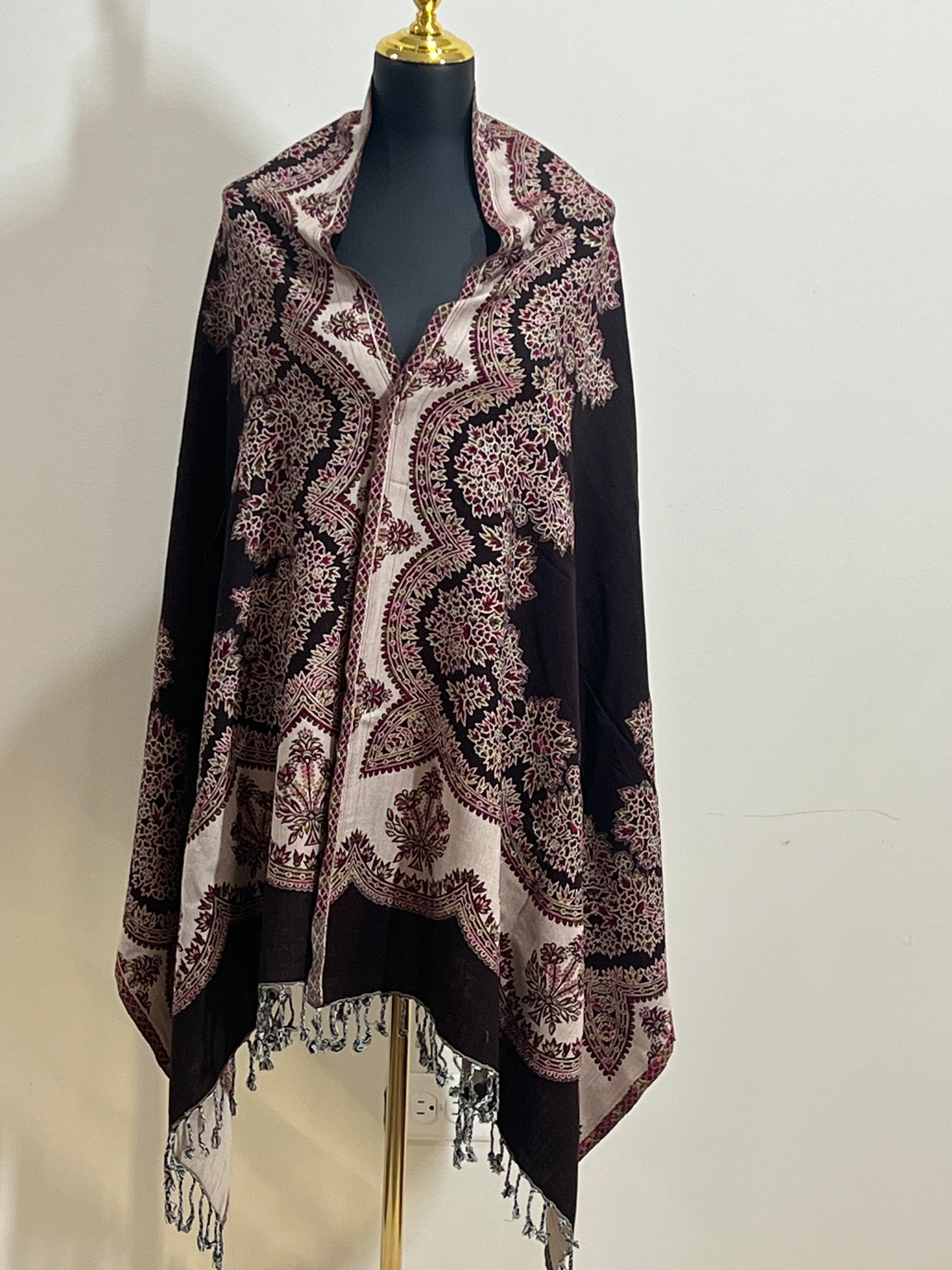 Woolen shawl : stole