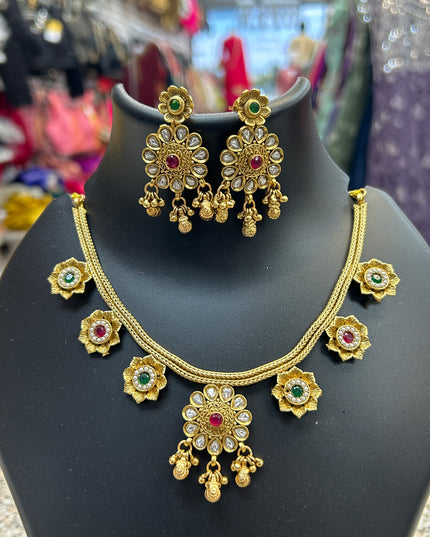 Gold polished necklace set
