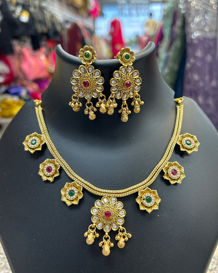 Gold polished necklace set
