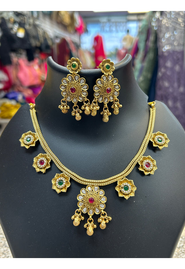 Gold polished necklace set