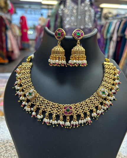 Gold polished necklace set