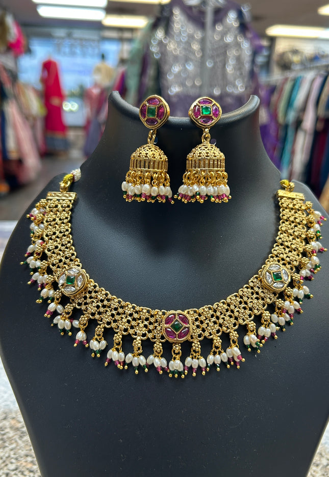 Gold polished necklace set