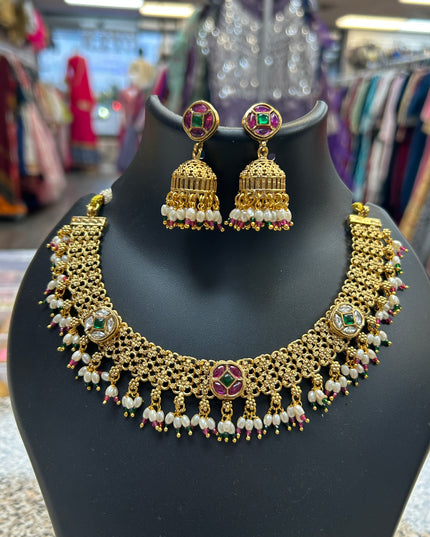 Gold polished necklace set