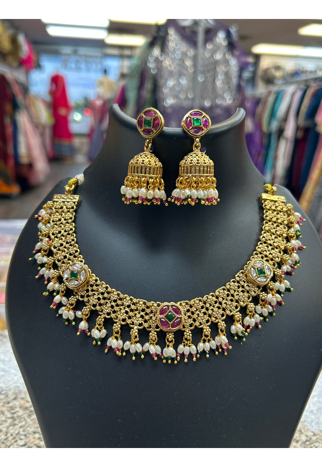 Gold polished necklace set