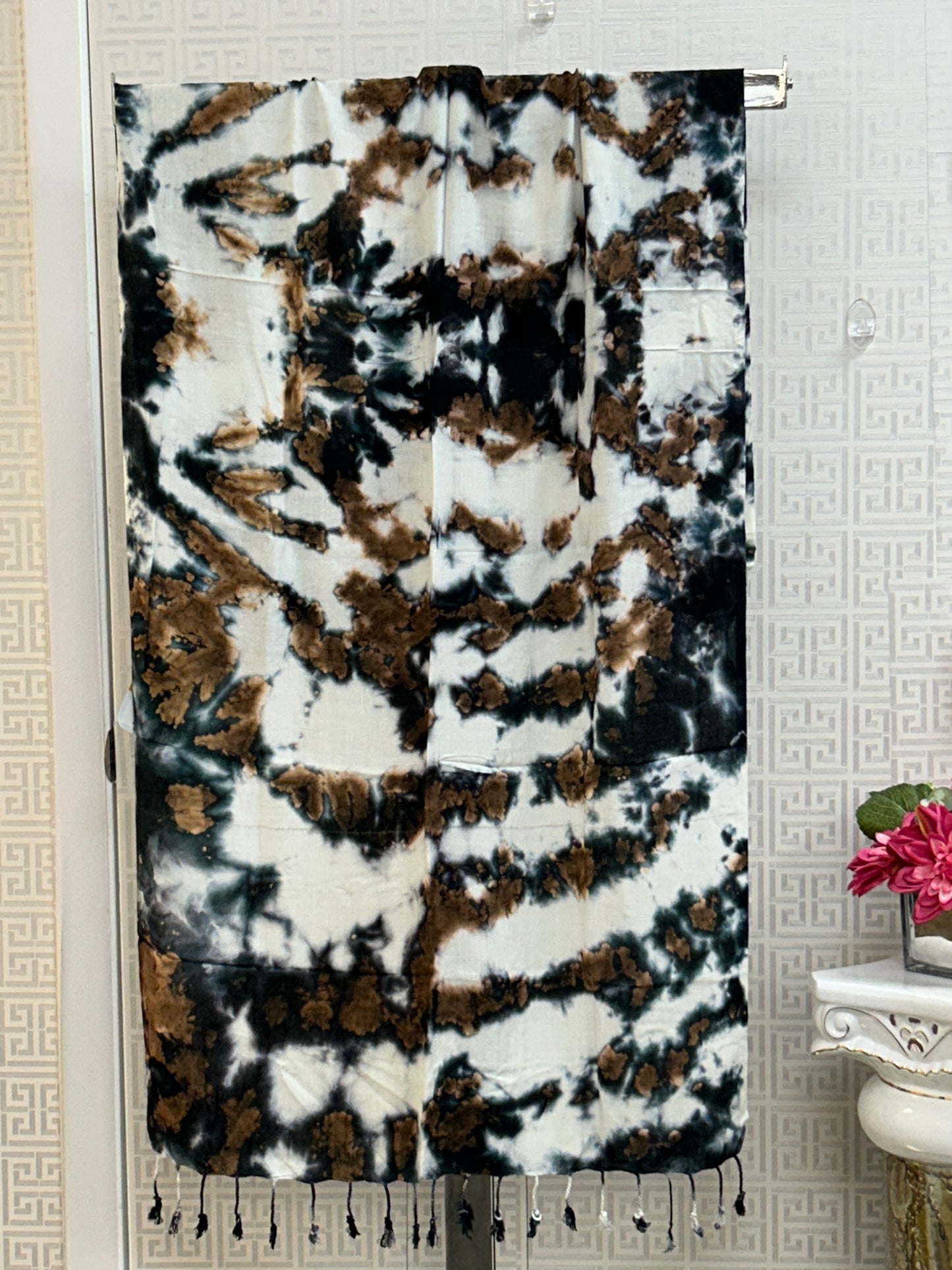 Black and white stole