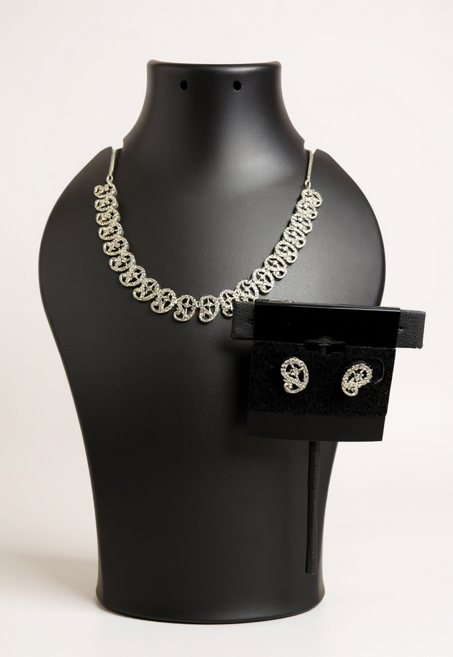 Lightweight silver look necklace set : AD STONE