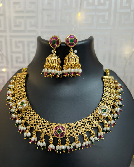 Gold polished necklace set