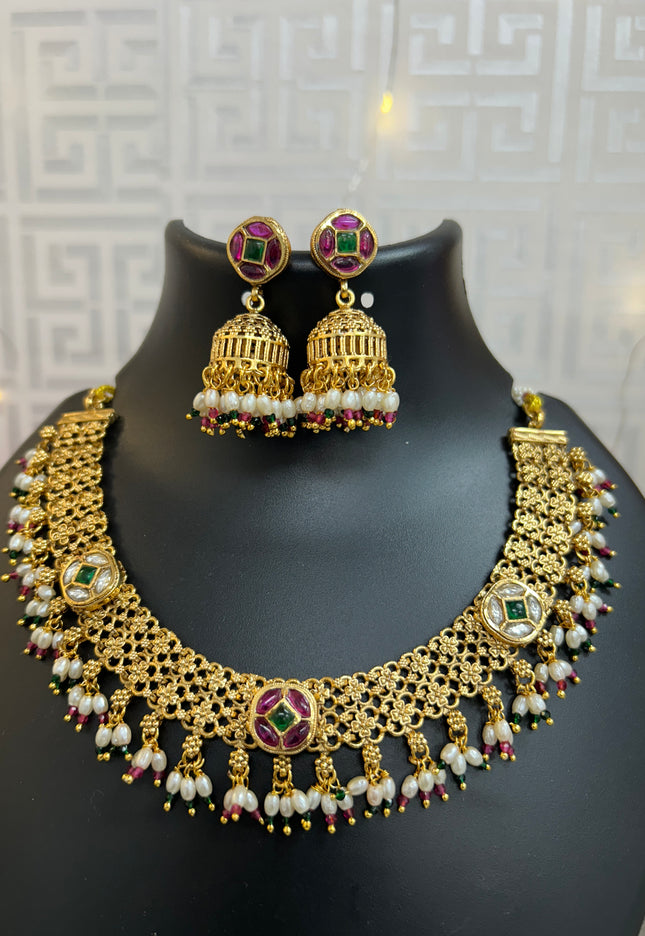Gold polished necklace set