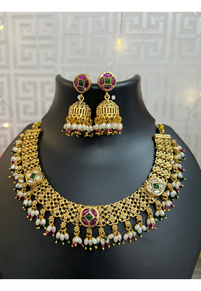 Gold polished necklace set
