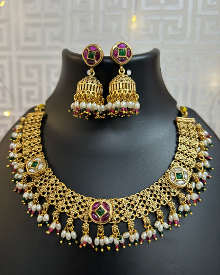 Gold polished necklace set