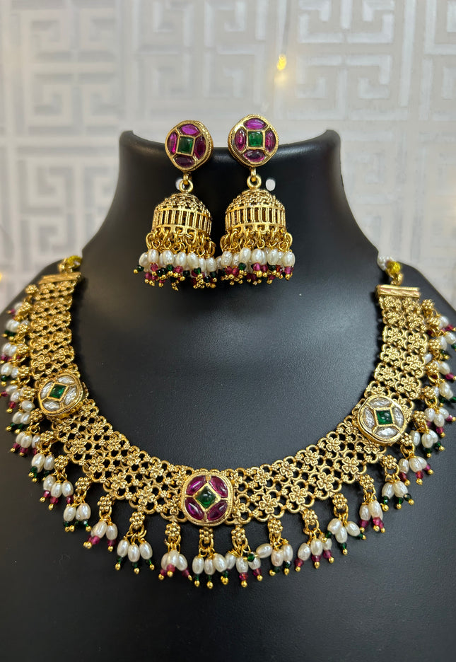 Gold polished necklace set