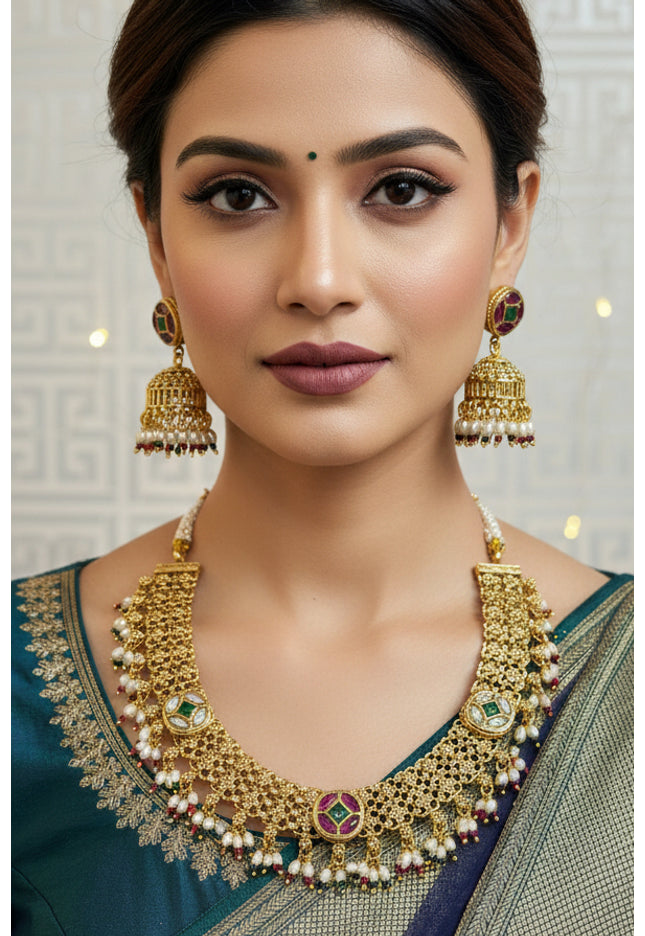 Gold polished necklace set